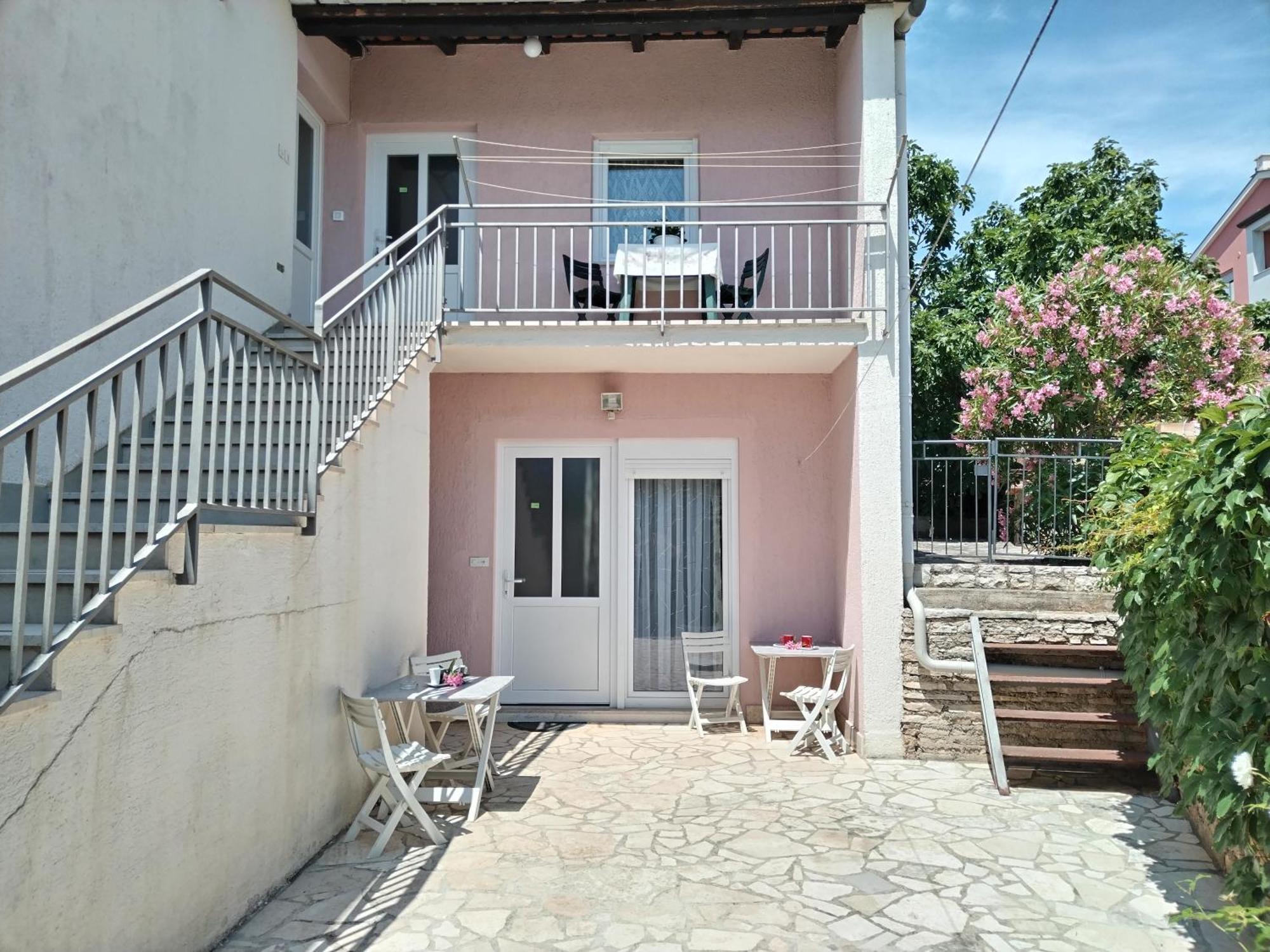 Apartments Erika Pula Luaran gambar